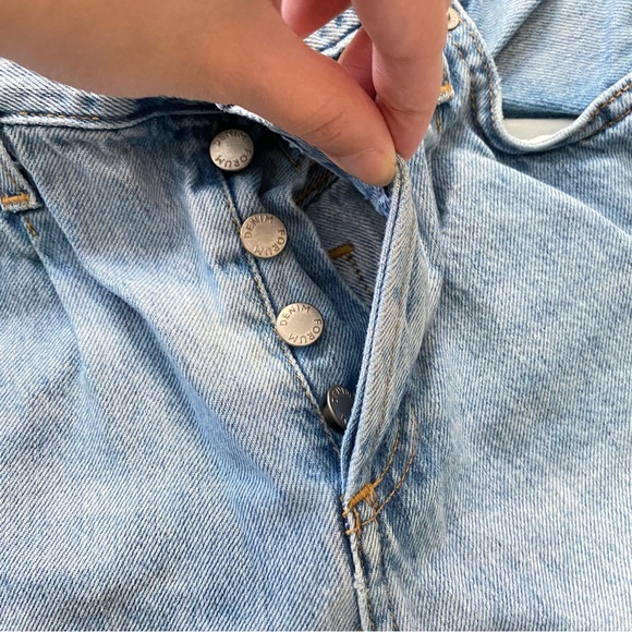 DENIM FORUM Light Wash Maya Mid Rise Wide Leg Jeans - Picture 9 of 12